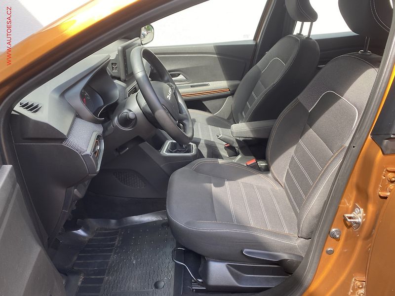 Dacia Sandero (2023) 1.0TCe, 2.maj,ČR, LED, AC - fotka 9 z 16