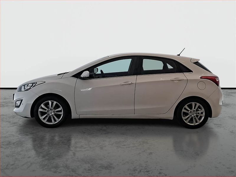 Hyundai i30 (2014) Trikolor 1.6 MPI, Tempomat - fotka 3 z 17