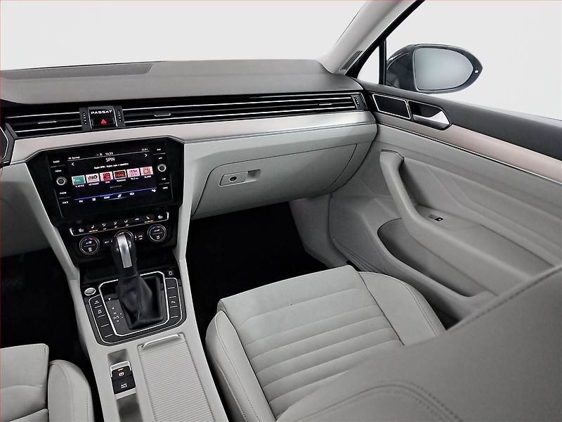 Volkswagen Passat (2020) 2.0 TDI, Automat, Kůže, Navi - fotka 8 z 21
