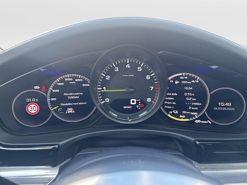Porsche Panamera (2019) 4 E-hybrid - fotka 18 z 23
