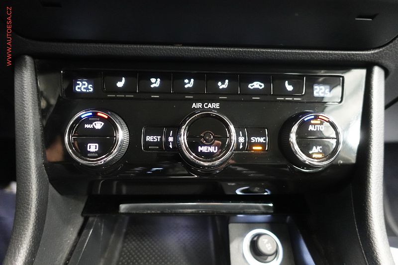 Škoda Superb (2017) 2.0TDi, DSG, bixen, kůže - fotka 19 z 24