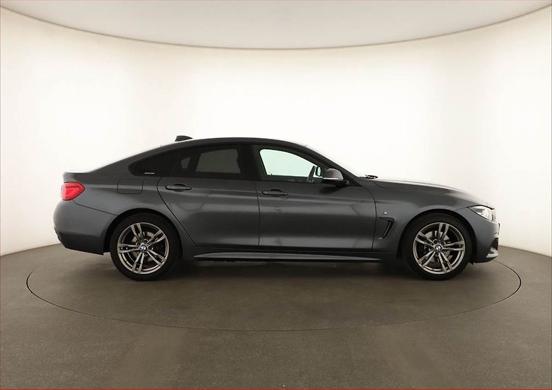 BMW Řada 4 (2019) M Paket 420d xDrive - fotka 6 z 20