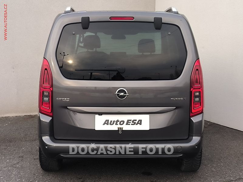 Opel Combo (2019) 1.5CDTi, Life, navi, panor - fotka 5 z 25