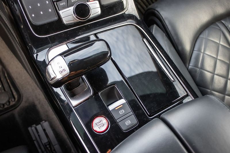 Audi S8 - fotka 19 z 30
