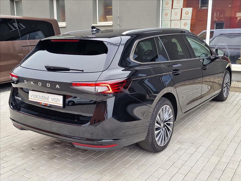 Škoda Superb 1.5 TSI DSG 110kW L&K Combi - fotka 10 z 50