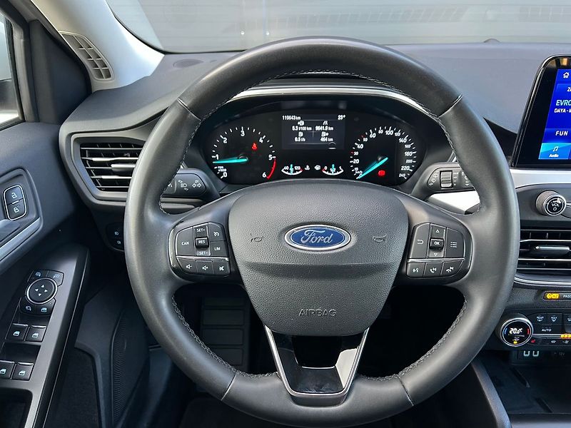 Ford Focus (2021) 1.5TDCi TITANIUM  88kW - fotka 21 z 49