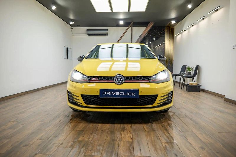 Volkswagen Golf GTI Performance 2.0 169 kW - fotka 2 z 36