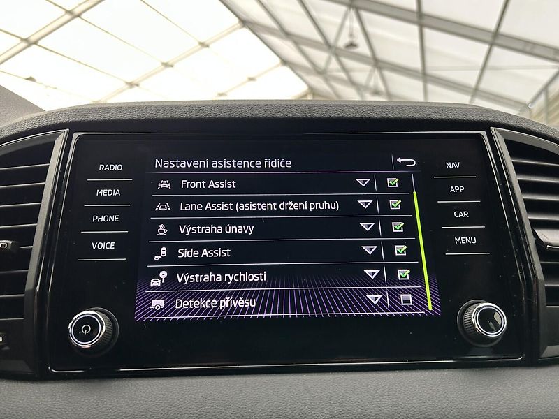 Škoda Karoq 1.5 TSI SportLine - fotka 10 z 32