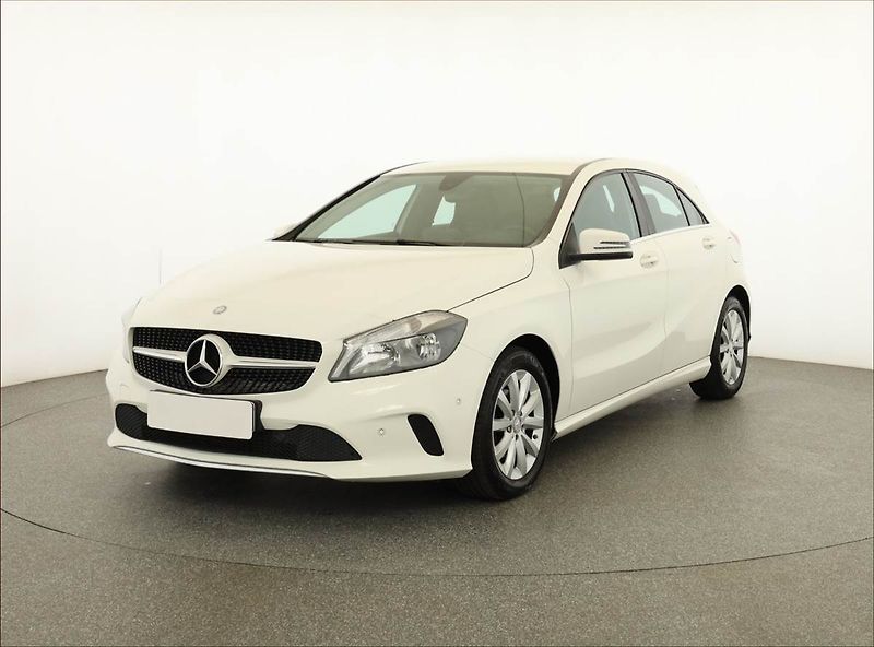 Mercedes-Benz Třídy A (2016) A 180 d, Automat, Kůže - fotka 2 z 20