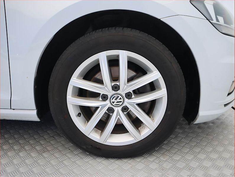 Volkswagen Golf (2018) 1.6 TDI, Automat, Serv.kniha - fotka 15 z 21
