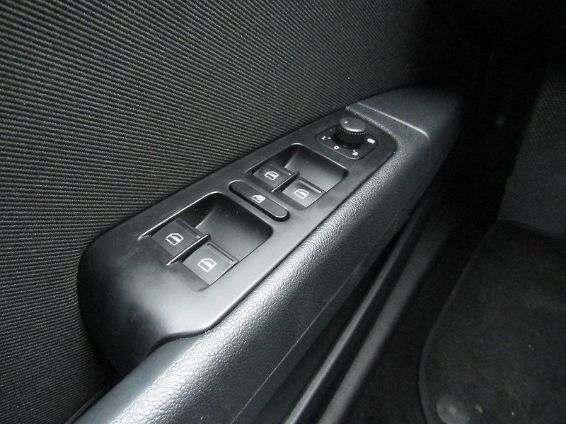 Škoda Superb (2011) 1.6 TDI 77kW - fotka 33 z 45