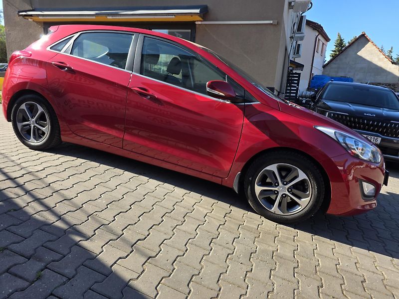 Hyundai i30 1.4-TOP VÝBAVA-AUT.KLIMA - fotka 5 z 15