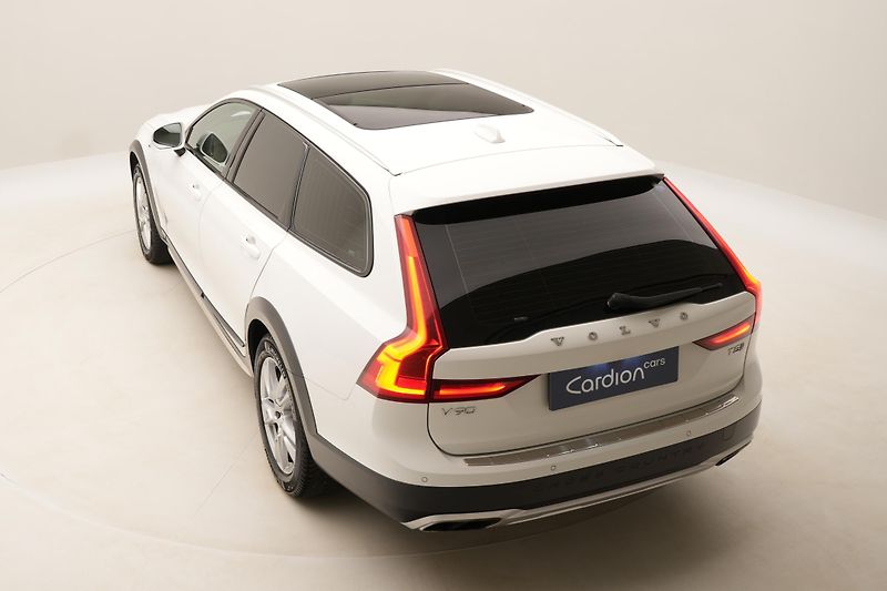 Volvo V90 CC T5 AWD MOMENTUM REZERVACE - fotka 17 z 46