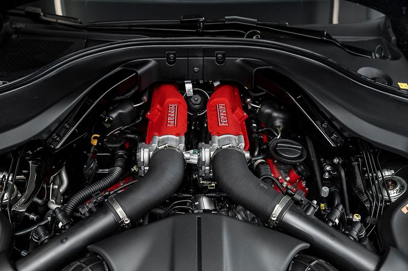 Ferrari Roma ADAS/Carbon/ZÁRUKA - fotka 21 z 24