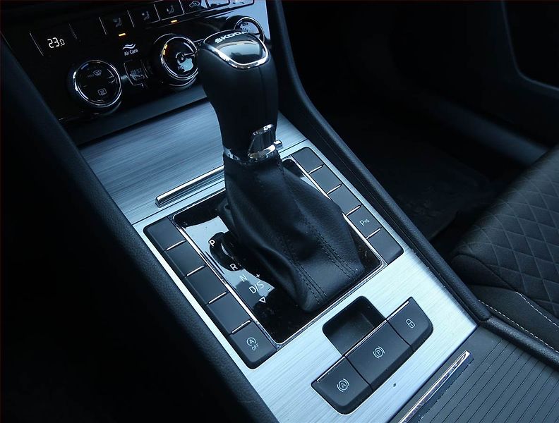 Škoda Superb (2023) Ambition 2.0 TDI - fotka 13 z 16