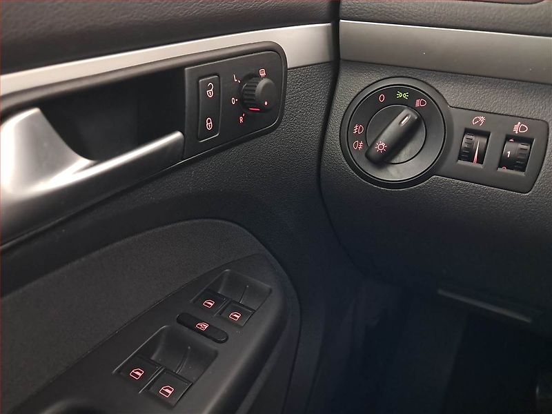 Volkswagen Touran (2015) 1.6 TDI, Navi, Tempomat - fotka 19 z 19