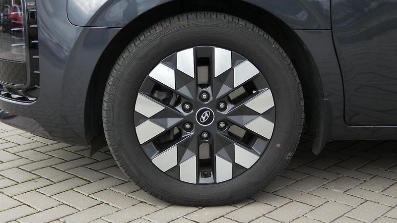 Hyundai Staria 2.2 CRDi Luxury 4x4 Auto - fotka 31 z 32