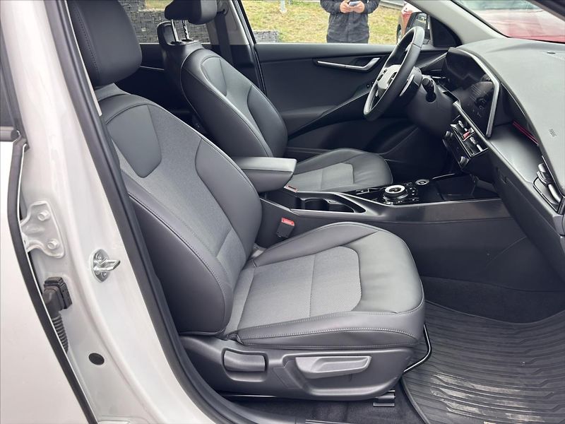 Kia e-Niro 0,0 Style ZÁRUKA 1.ČR SoH 99% - fotka 14 z 42