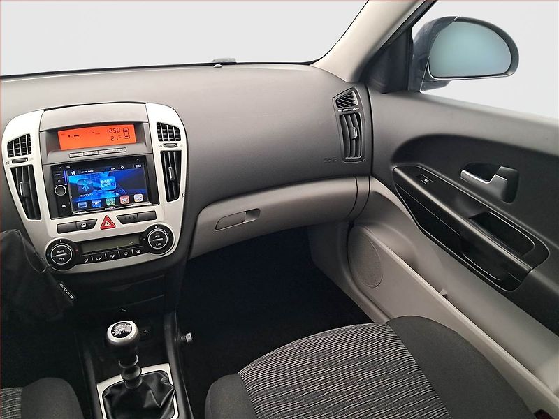 Kia Ceed (2007) LX 1.6 i, Serv.kniha, nová STK - fotka 8 z 17