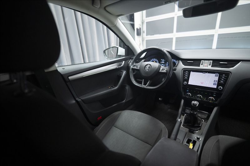 Škoda Octavia 2,0 TDI NAVI KEYLESS VÝHŘEV ČR - fotka 13 z 41