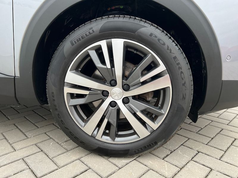 Peugeot 5008 (2022) 1.2PT 96kW! Allure! Tažné! LED - fotka 41 z 42