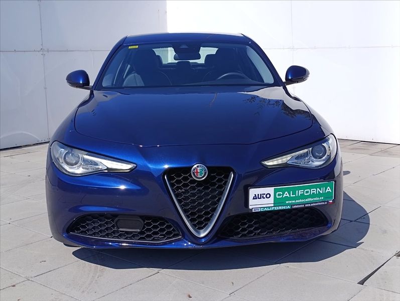 Alfa Romeo Giulia 2,2 JTD Automat Navi ,Tempomat - fotka 3 z 33