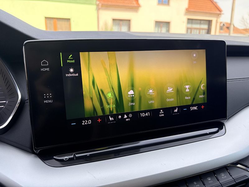 Škoda Octavia 2.0TDI DSG 4x4 STYLE - fotka 29 z 44