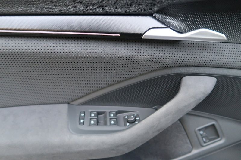 Škoda Superb (2025) Combi SportLine 1,5TSi/150kW D - fotka 18 z 32