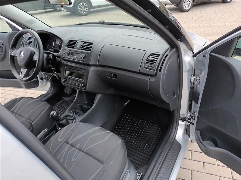 Škoda Fabia 1,6 TDI,77KW,1MAJ,TAŽNÉ,VÝHŘEV - fotka 22 z 37