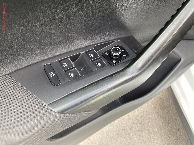 Volkswagen Polo (2018) 2.0TSi, GTi, DSG, LED - fotka 12 z 17