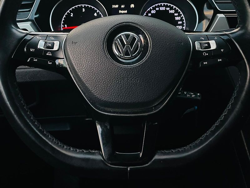 Volkswagen Touran 1.6TDI MAN 7MÍST LED SERVISKA - fotka 25 z 45