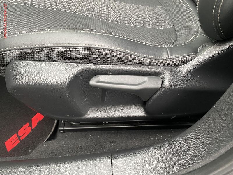 Peugeot 308 (2020) 1.2 PT, Allure, navi, panor - fotka 14 z 18