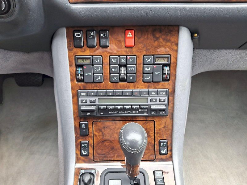 Mercedes-Benz Třídy S (1991) 400 SEL 4,2i 210kW - fotka 30 z 31