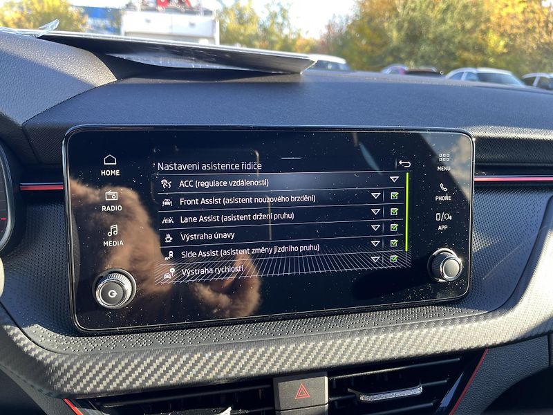 Škoda Scala 1.0TSI MONTE CARLO 7DSG 85kW - fotka 18 z 24