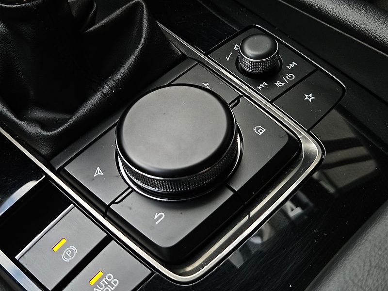 Mazda 3 2.5i e-SKYACTIV G, 1.majitel - fotka 25 z 31