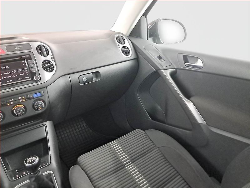 Volkswagen Tiguan (2009) 2.0 TDI, 4X4, ČR,1.maj - fotka 8 z 17