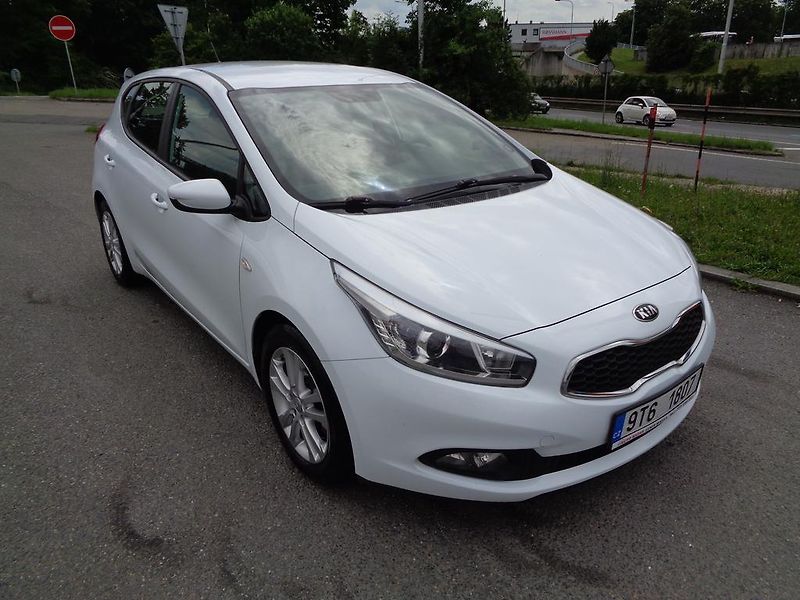 Kia Ceed (2015) 1.4  CVVT,KOUPENO ČR,1.MAJITEL - fotka 4 z 12