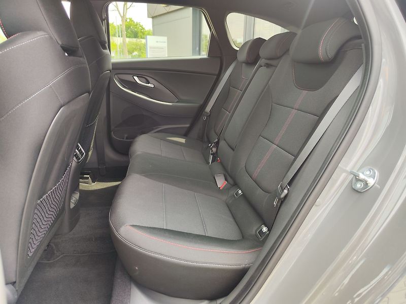 Hyundai i30 1.5 T-GDi/103kW N-Line DCT - fotka 13 z 32