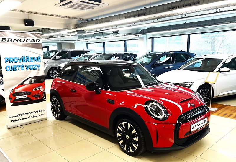 Mini Cooper SE, 135 kW, CHILLI RED, ČR - fotka 1 z 29