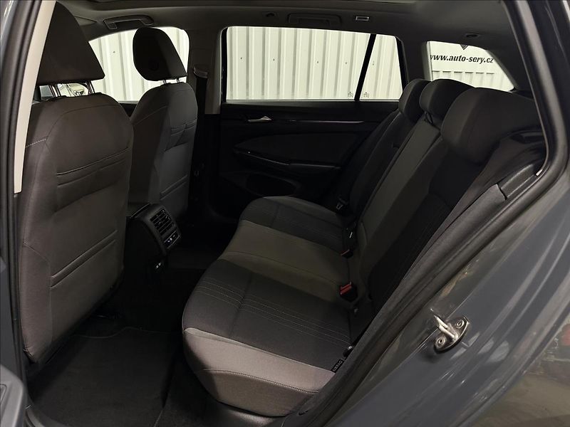 Volkswagen Golf ALLTRACK 147KW 4M PANO IQ.LED - fotka 37 z 47