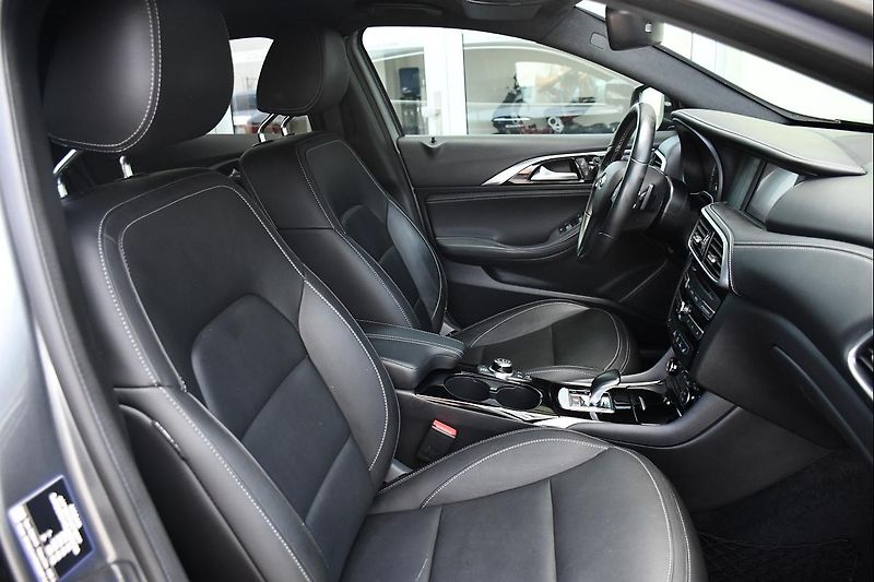 Mercedes-Benz GLA INFINITI QX30 220 CDI 4MATIC  - fotka 14 z 45