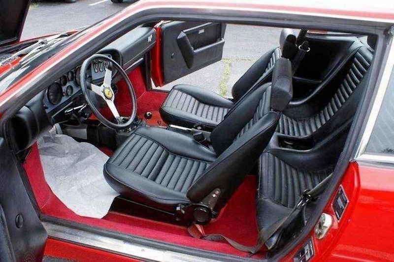 Úpravcem poničené Dino 308 GT4