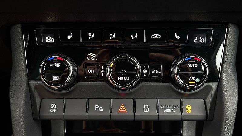 Škoda Karoq 1.5 TSI DSG Sportline - fotka 13 z 26