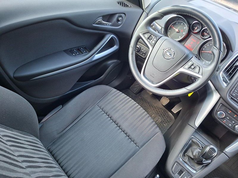 Opel Zafira (2013) TOURER 2.0CDTI 96kW -7.MÍST - fotka 12 z 41