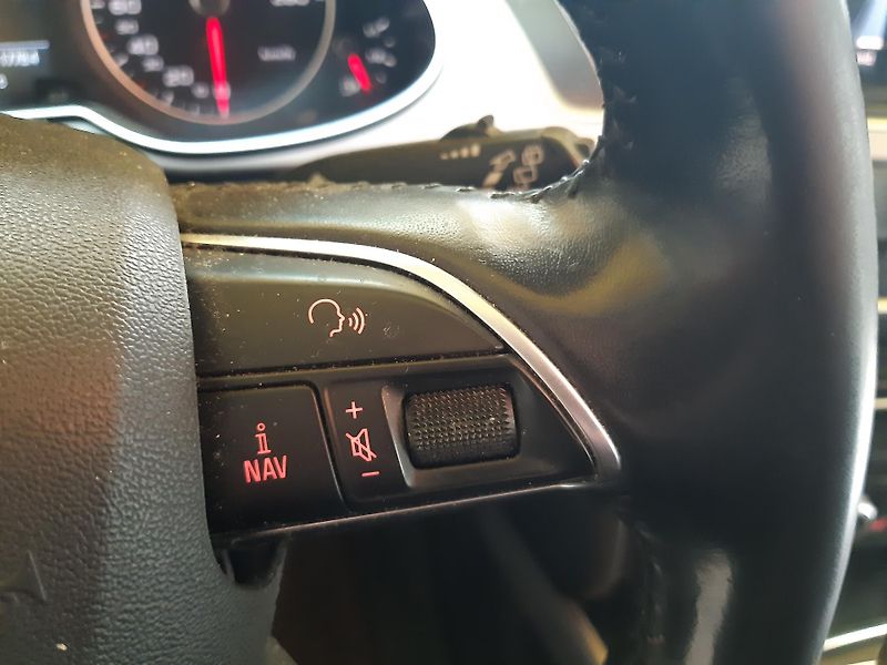 Audi A4 2.0 TDI AVANT NAVI DIGIKLIMA - fotka 14 z 21