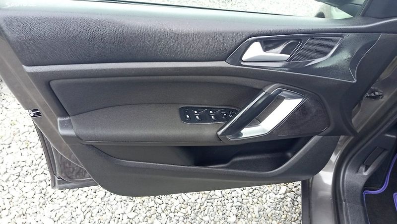 Peugeot 308 (2018) - fotka 33 z 36