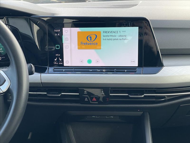 Volkswagen Golf 1,5 eTSI DSG Life  Variant - fotka 11 z 23