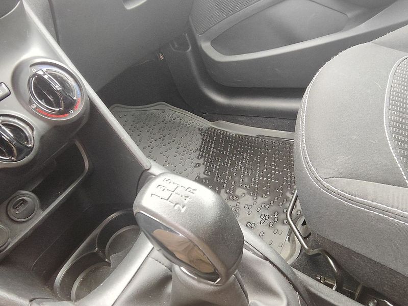 Peugeot 208 1.2 PureTech/Active ČR 1.Majit - fotka 18 z 27