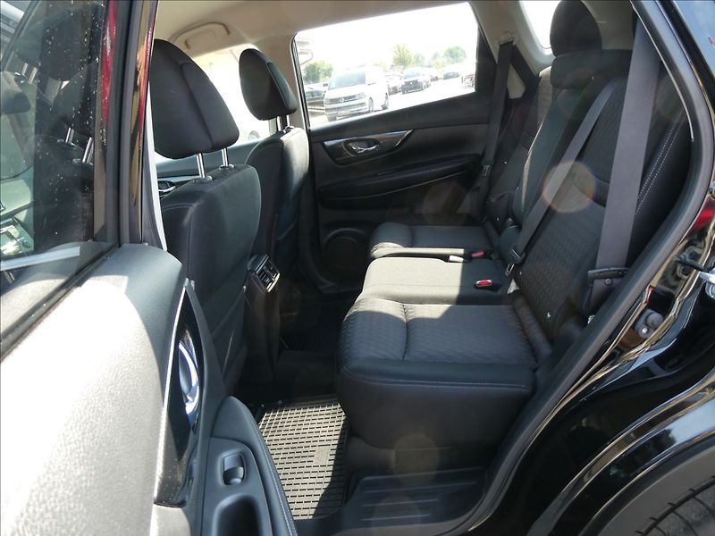 Nissan X-Trail 2,0 dCi 130kW 4x4 DPH, ČR - fotka 22 z 41