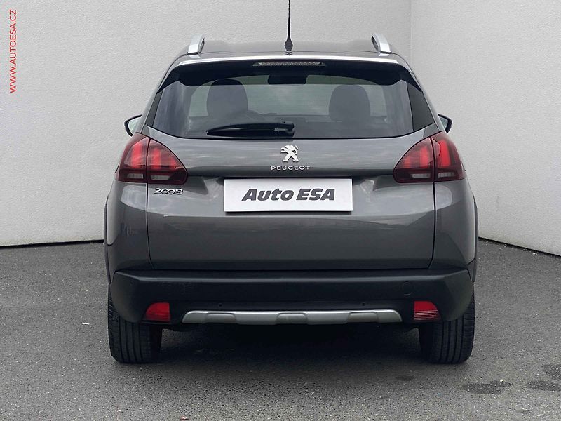 Peugeot 2008 (2018) 1.2 PT, Allure, navi, park - fotka 5 z 17
